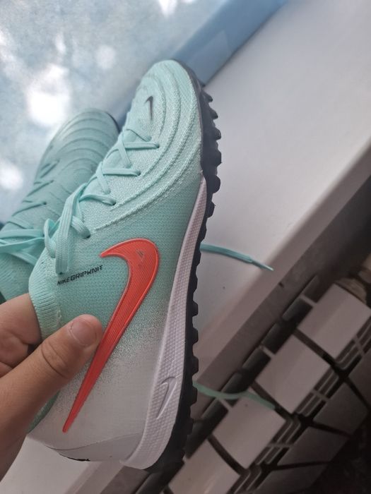 Nike Phantom GX.