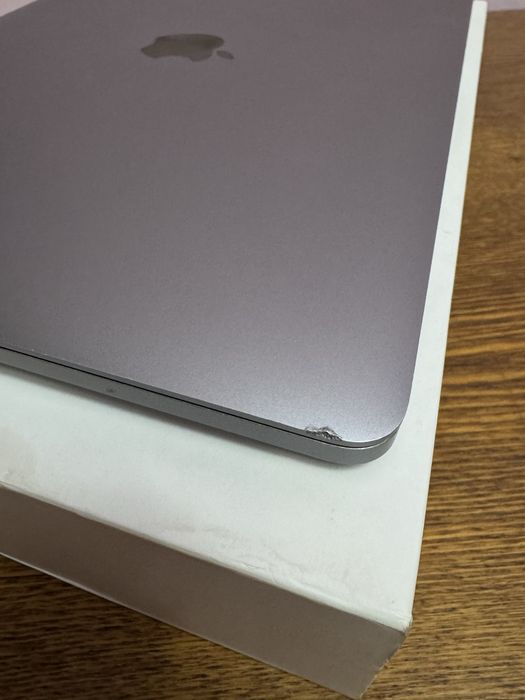 Macbook pro 2020 8/512 srochno