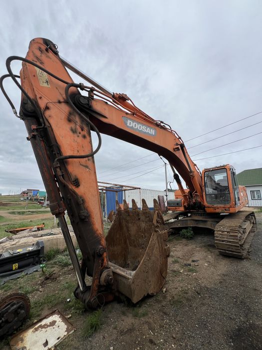 Услуги Экскаватор гусеничный Doosan 2х кубовый в аренду.