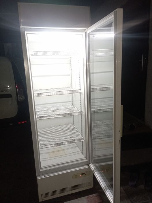 Холодильник витринный