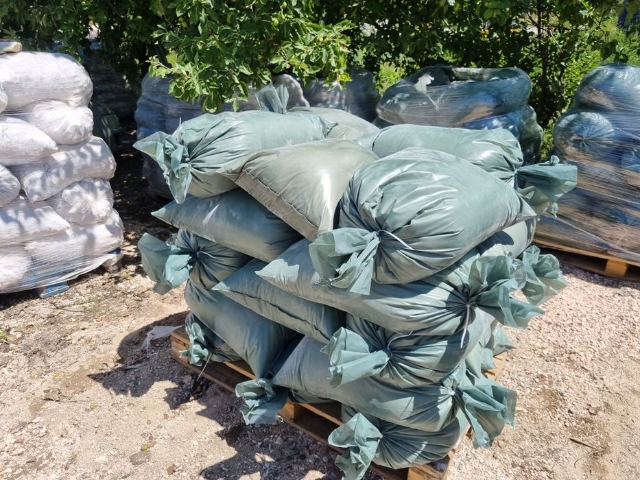 Praf de marmura si mozaic alb rosiatic negru gri  tencuiala decorativă