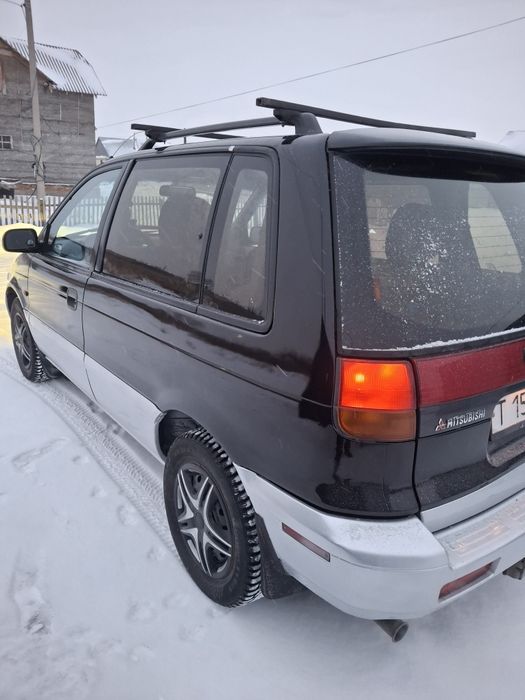 Митсубиси спейс рунер