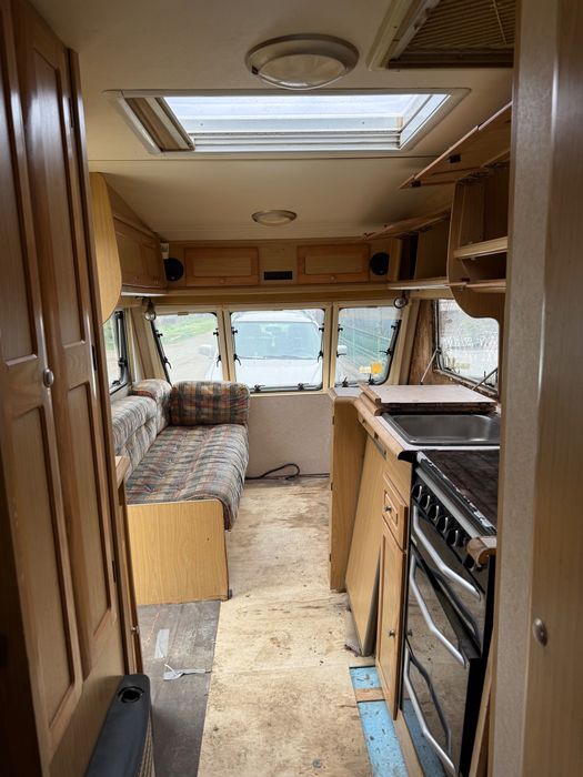 Каравана Bailey двуоса