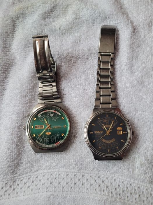 Vând ceasul Orient cu multe calendar