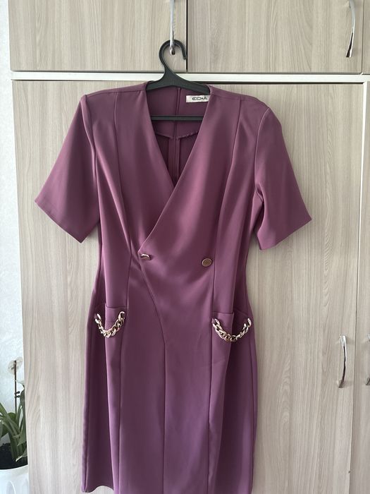 Продаю платья,костюмы,юбки