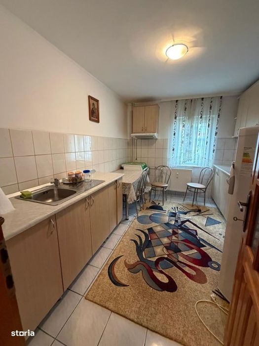 Apartament 3 camere, etaj intermediar, Radauti