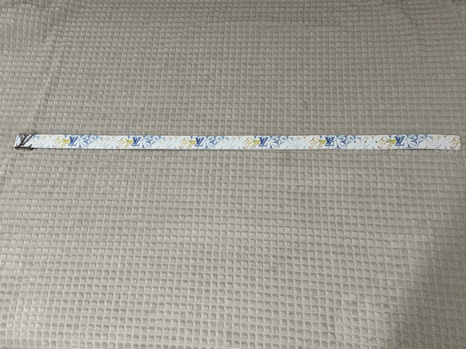 Vand curea louis vuitton.