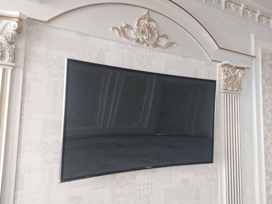 Samsung Smart TV  75 talik  ovolniy ekran