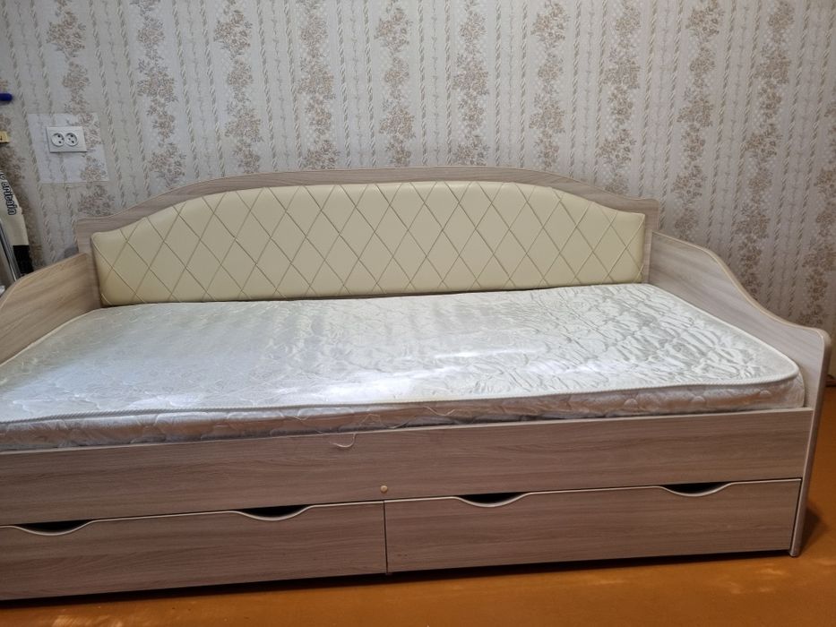 Кровать полуторка