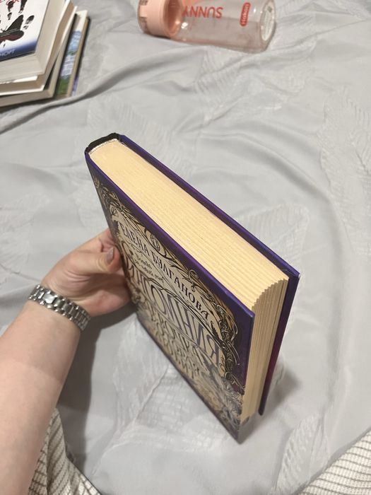 Книга Девочка которая любит