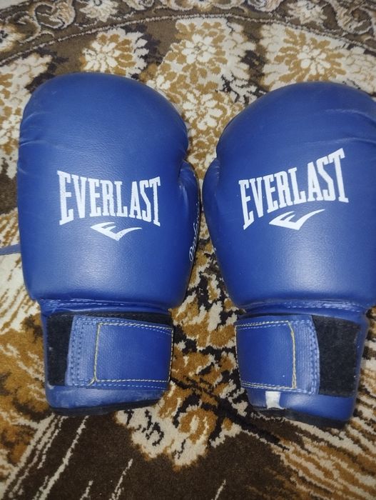 Боксерские перчатки