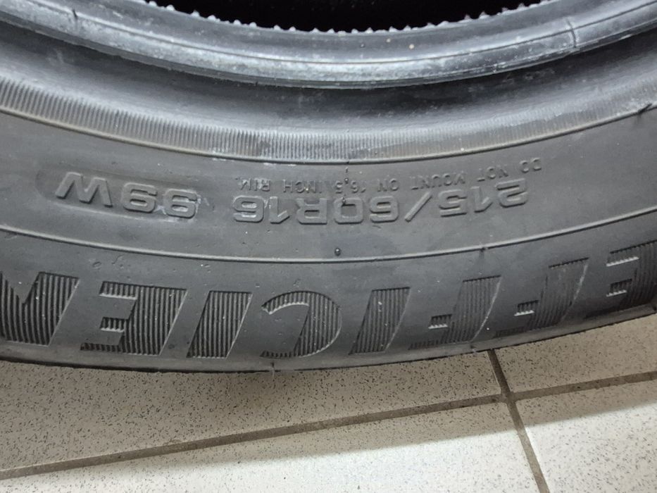 215/60r16 Good year франция.