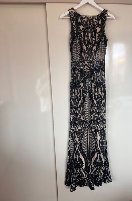 Официална рокля по тялото