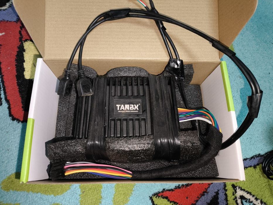 Монитор и усилитель.