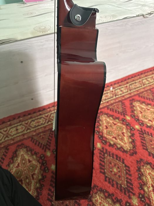 Akustik Gitara 41 dyumli yangi instrumentlarini ham qo’shib beraman