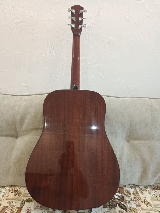 Продам гитара в отличном состоянии, чехол в подарок