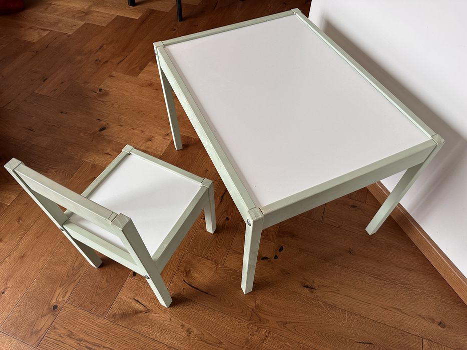 Продавам детски масичка и столче