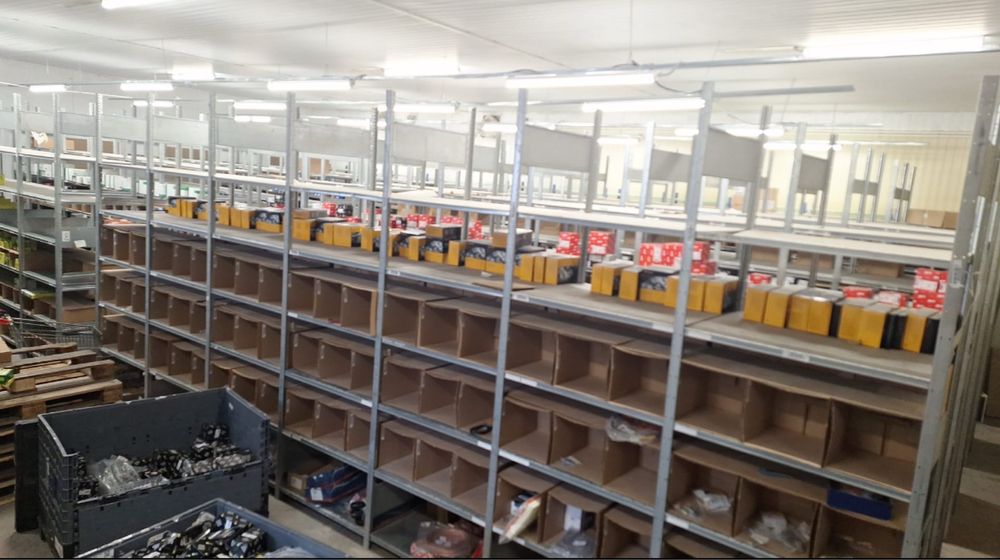 Vand rafturi zincate  de arhiva la cel mai bun pret