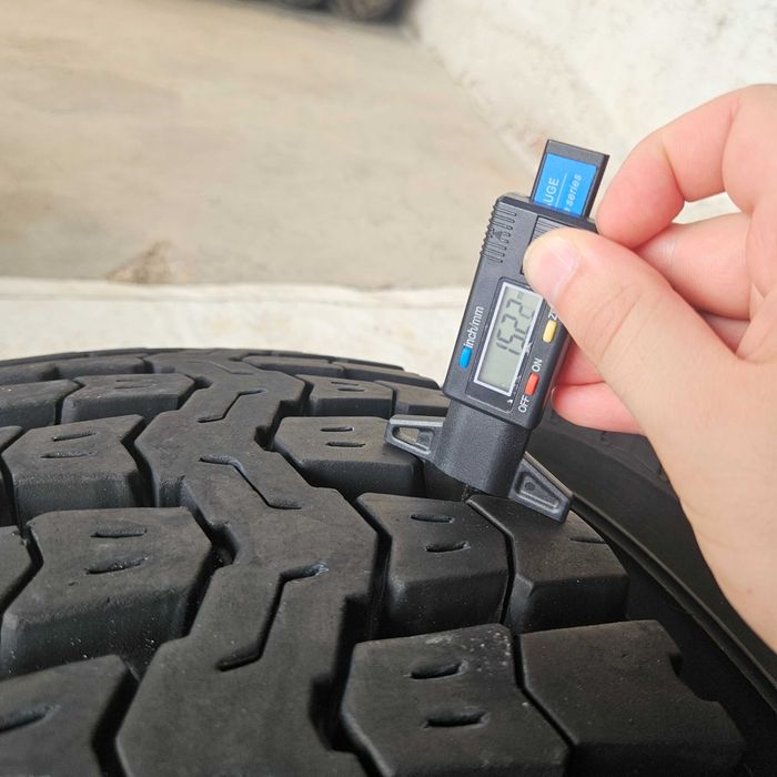 2 броя Тежкотоварни гуми 10R22.5 Pirelli TH25 144/142M M+S