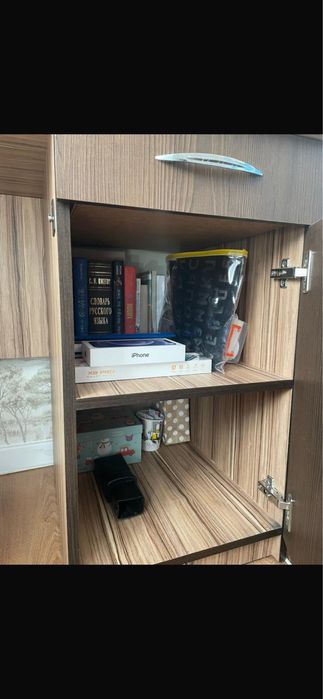 Продам стол для учебы и работы дома.