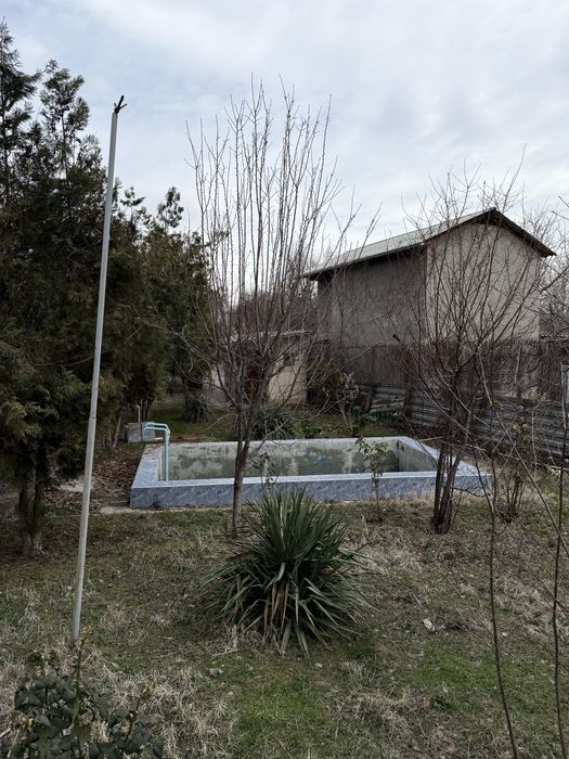 Продается дача в поселке Навбахор со всеми условиями