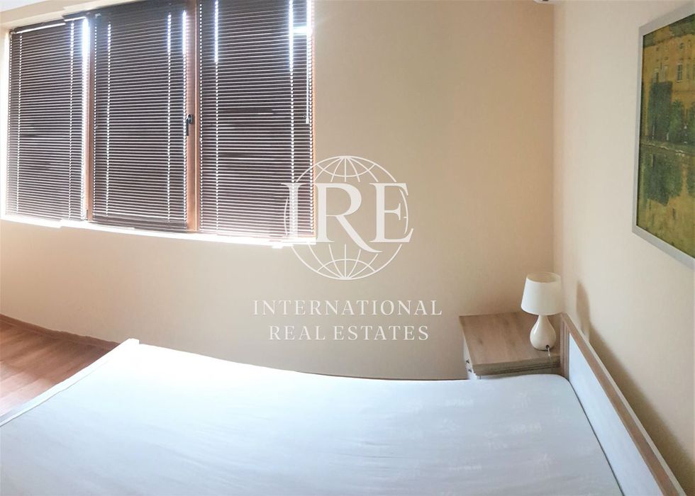 Двуетажна къща с басейн! Три спални! Простор! Живописна природа! Част