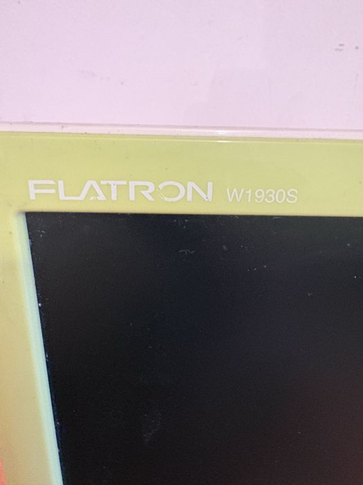 Монитор LG Flatron.