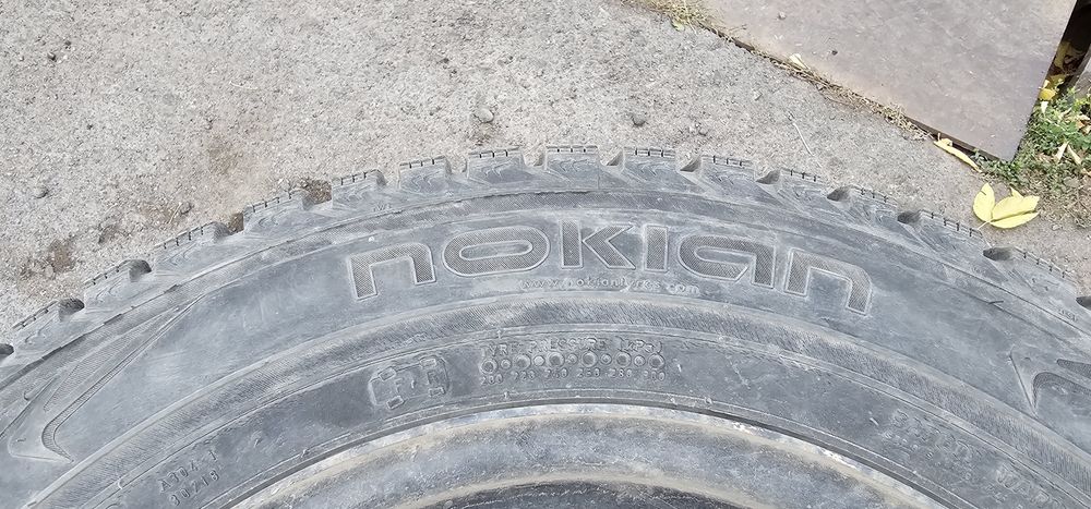 Продам диски с шинами зимними