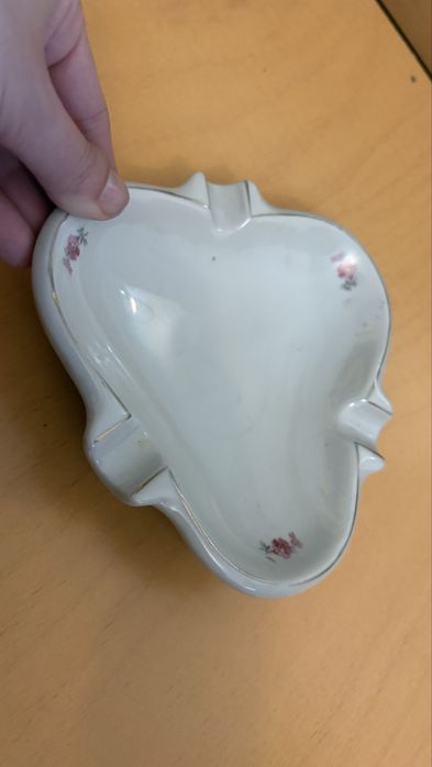 Порцеланов пепелник