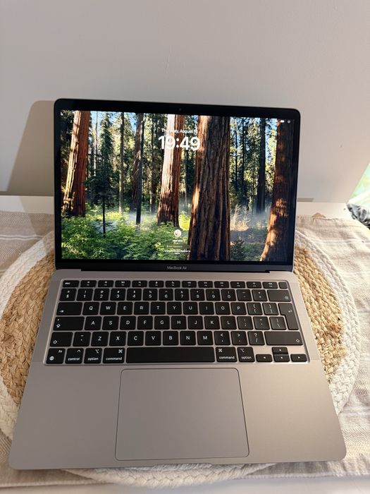 Macbook M1 100%sanatate baterie, in garantie pana in noiembrie 2026