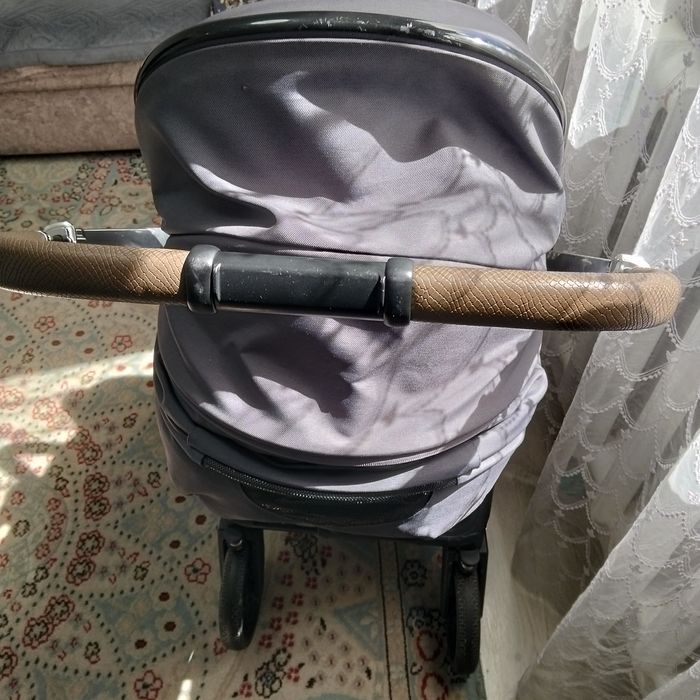 Продам прогулочную коляску
