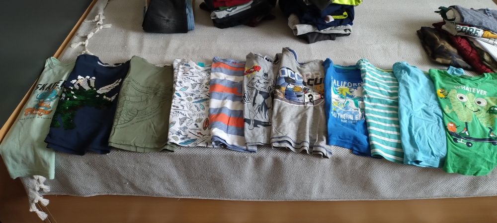 Дрехи за момче(Дебел суитшърт,панталони,ризи,тениски,суитшърти с качу