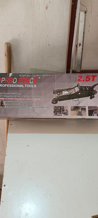 Продам домкрат подкатный.