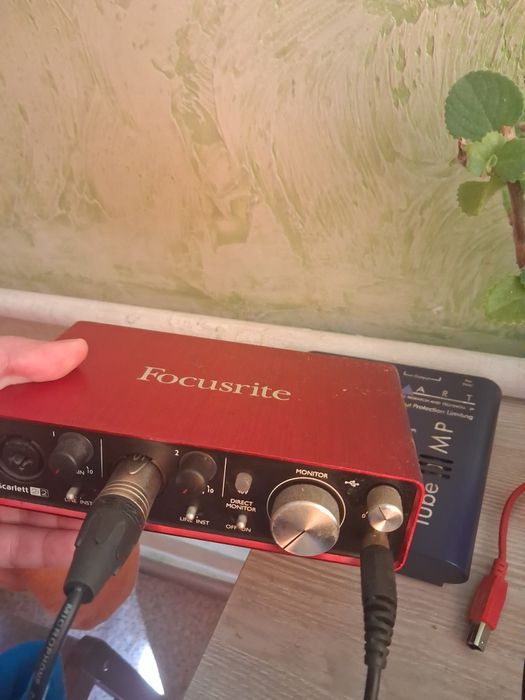 Focusrite Scarlett 2i2 комплект