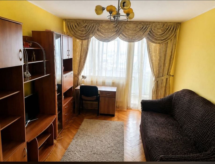 Vând apartament 3 camere decomandat