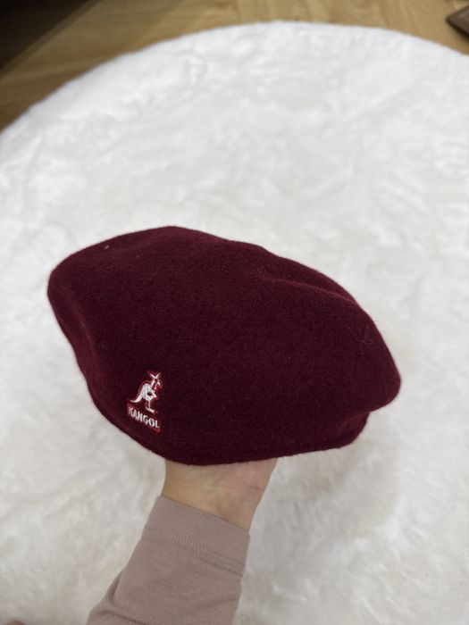 Бордовый берет Kangol