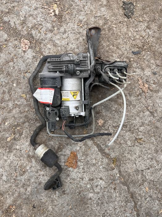 Компресор и разпределител airmatic Mercedes S class W221