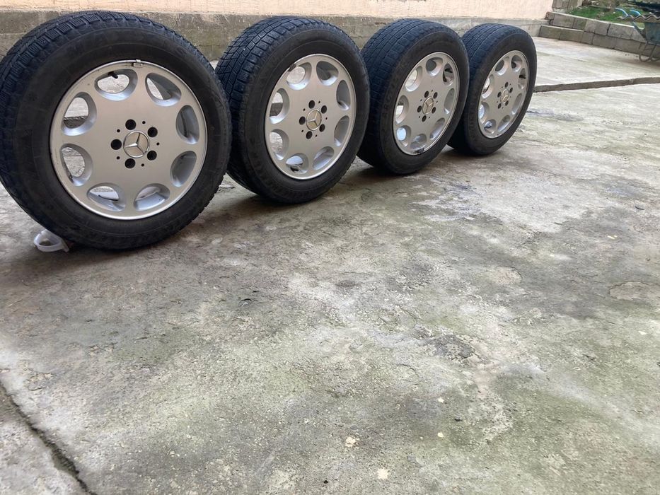 Продам зимние шины с дисками.