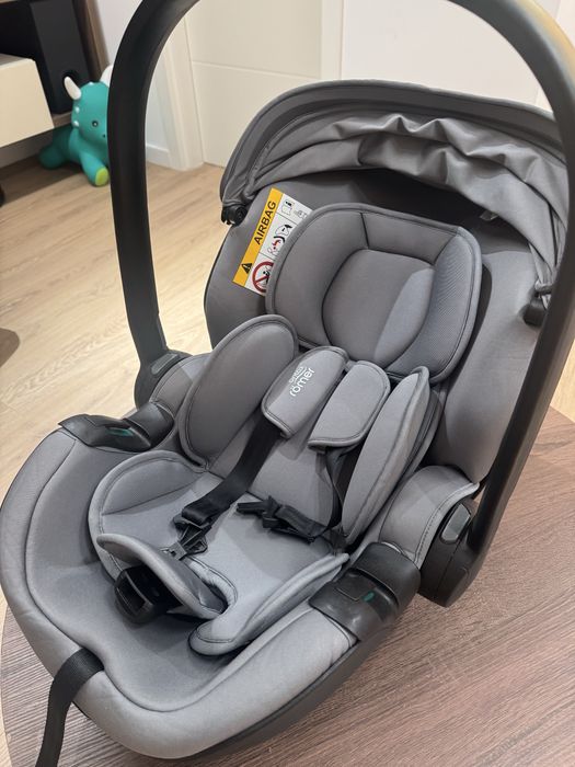 Vând scoică auto Britax Romer