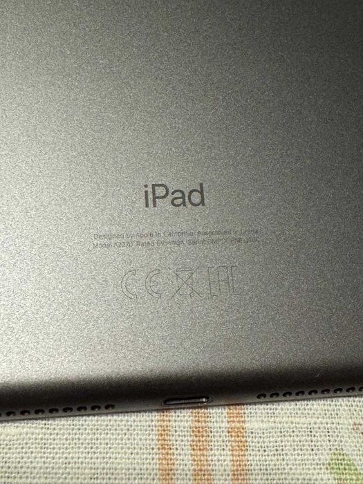 IPad 10.2- (generația a 8-a) model A2270, varianta de 32GB
