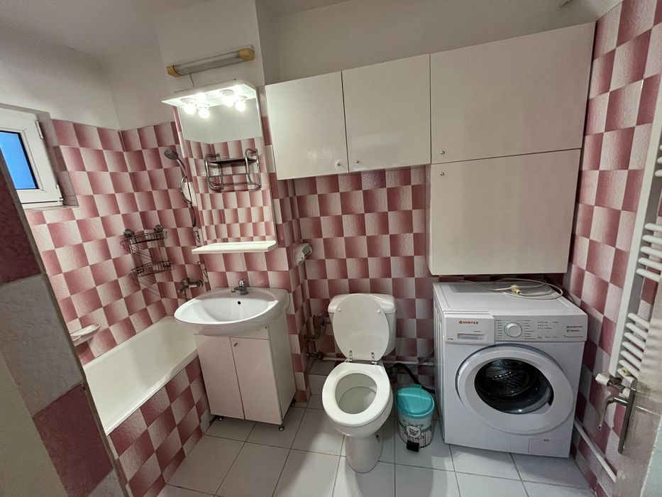 Inchiriez apartament 3 camere Constanta zona  Brotacei