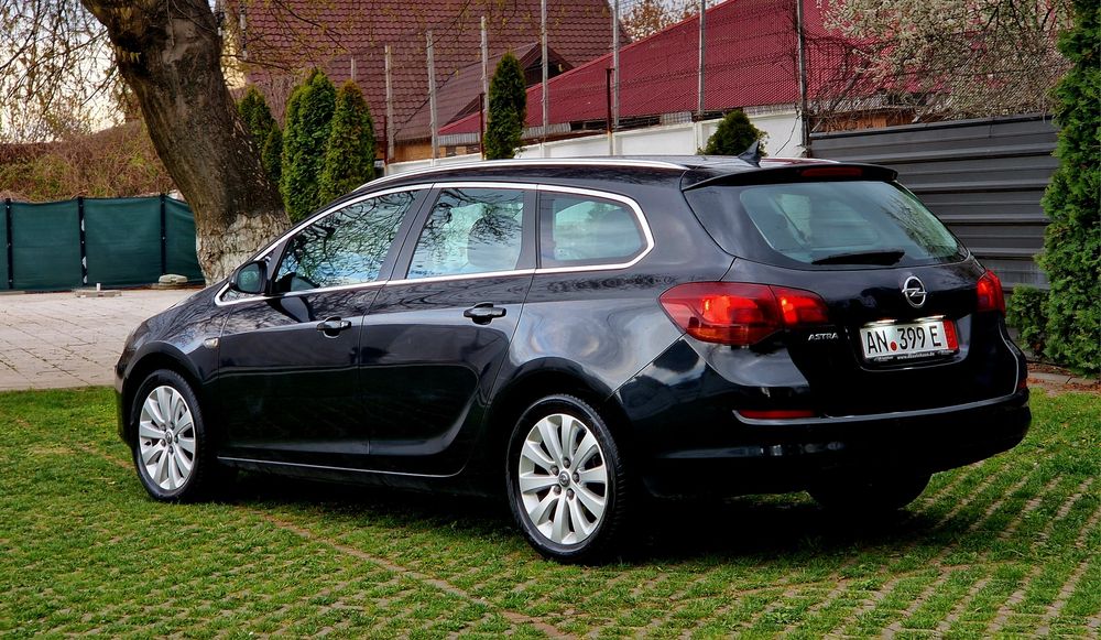 Astra J*1.7 diesel cel mai fiabil de la Opel,comparabil cu vestitul 1.9 diesel de la VW*Xenon+Led*Tuv la zi