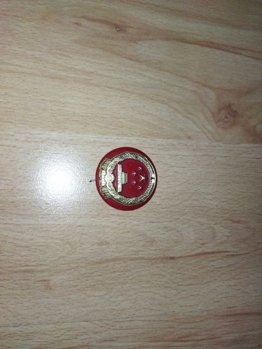 стара използвана брошка Забранения град