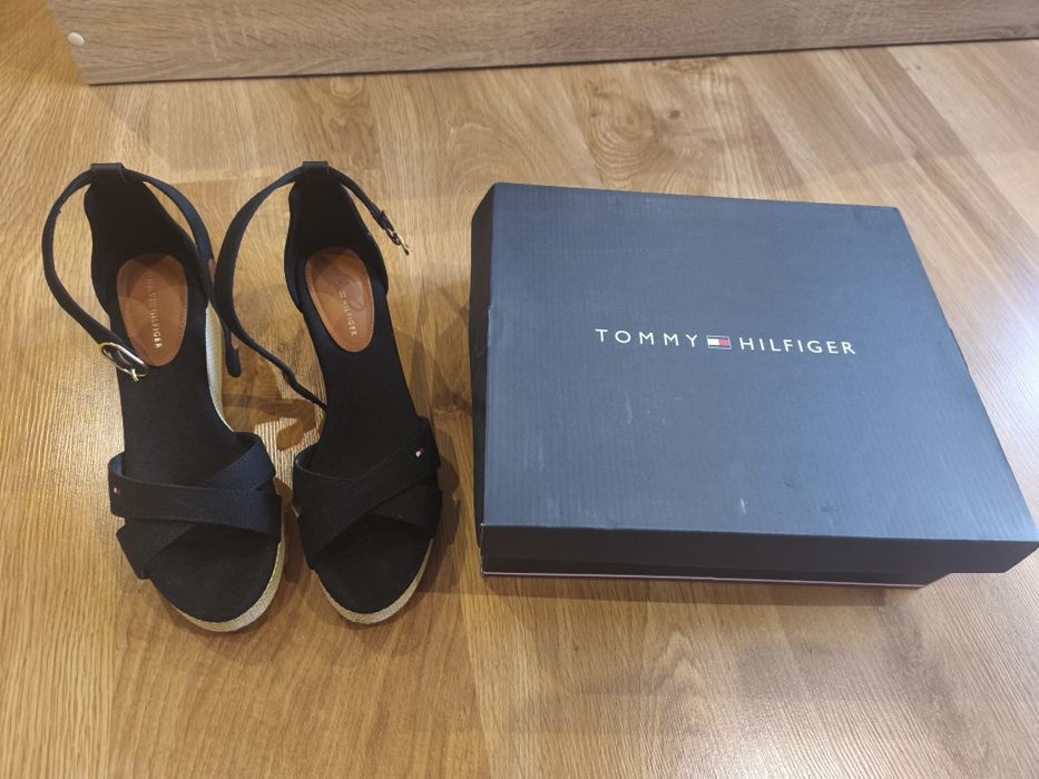 Tommy Hilfiger 39