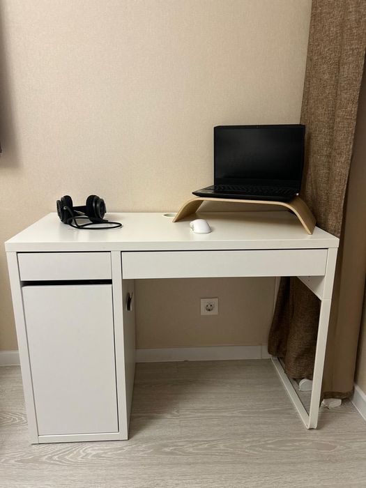 Компьютерный стол IKEA micke