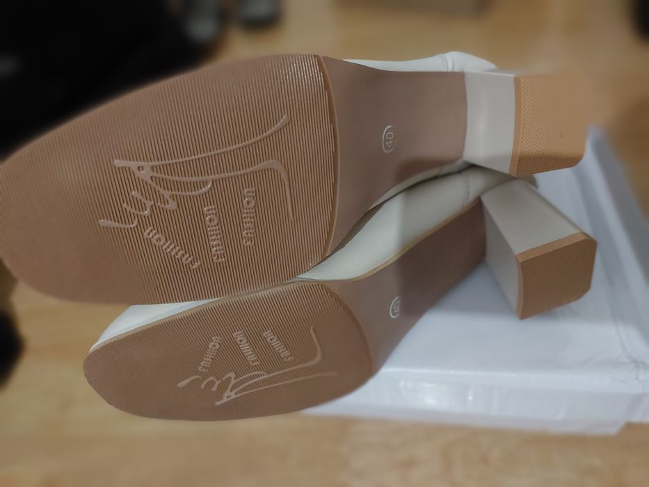 Кросовки 39 разм фирменные