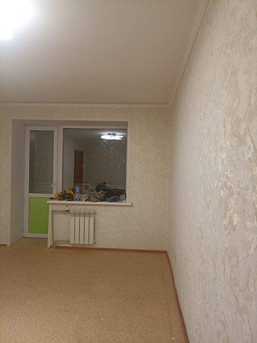 Клеим обои,белим потолки