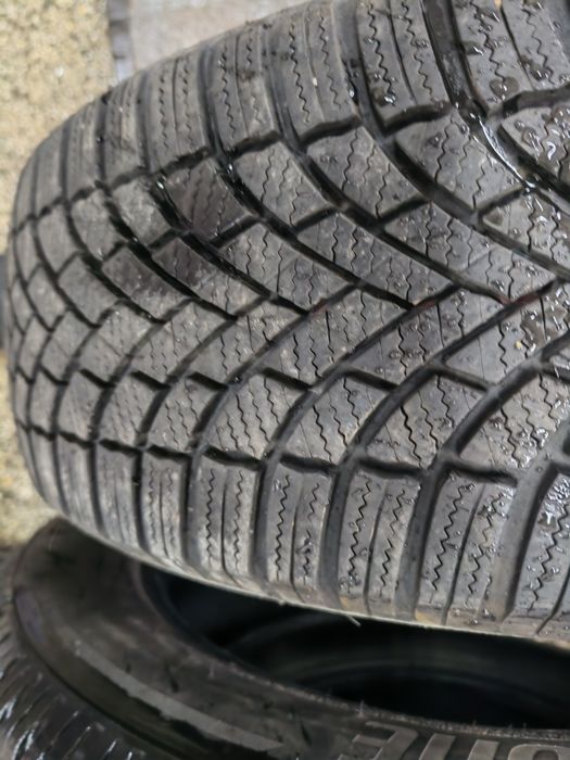 Зимни гуми 17" дот2219  215/60/17