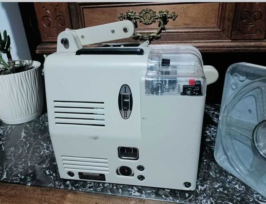 Proiector Noris pentru filme