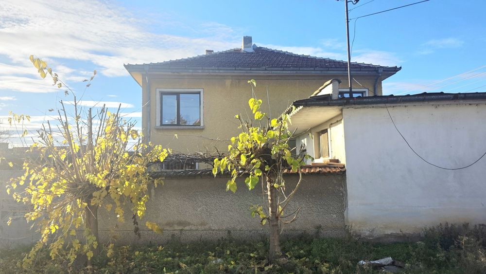 Двуетажна къща в с.Кочево, общ.Садово